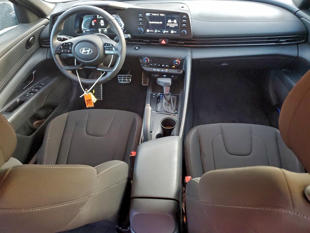 2025 HYUNDAI ELANTRA SEL SPORT photo 8