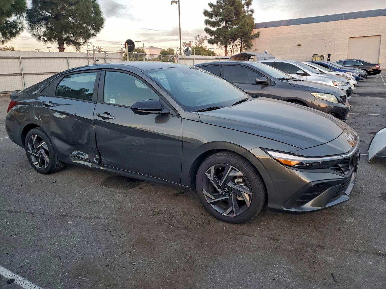2025 HYUNDAI ELANTRA SEL SPORT photo 4