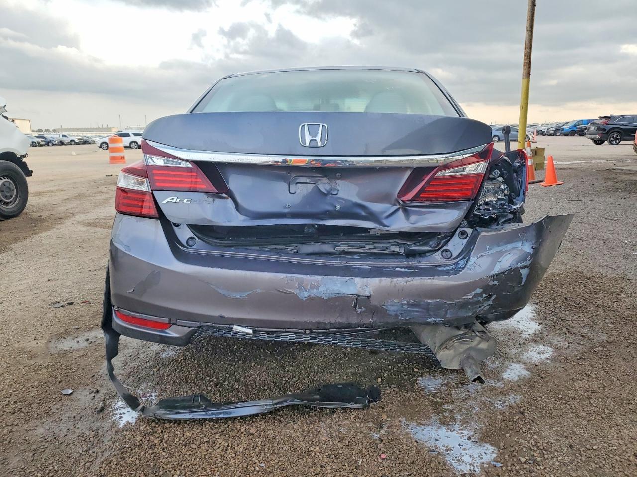 2017 HONDA ACCORD LX photo 6