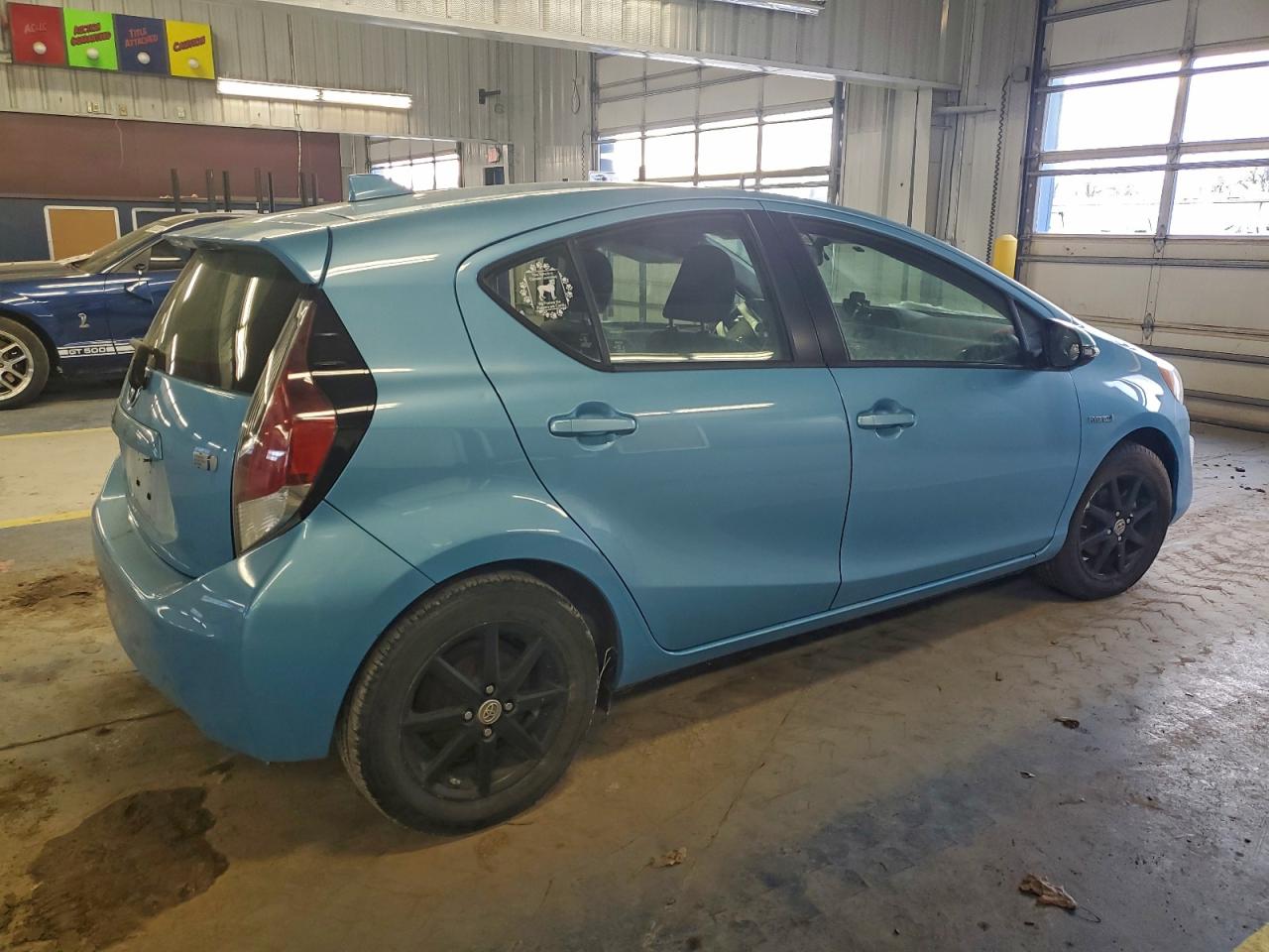 2015 TOYOTA PRIUS C photo 3