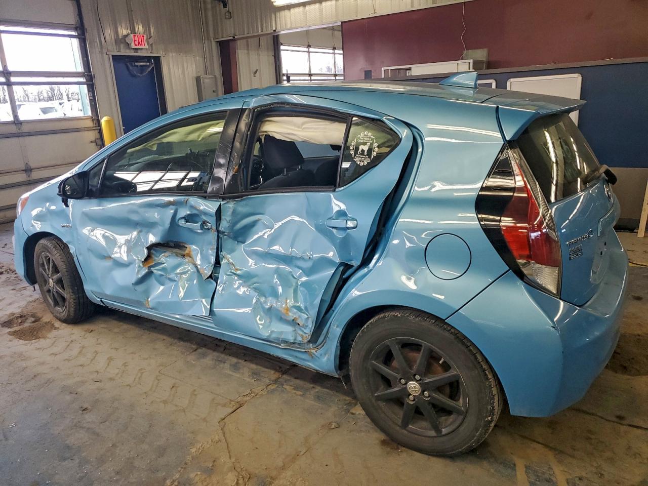 2015 TOYOTA PRIUS C photo 2