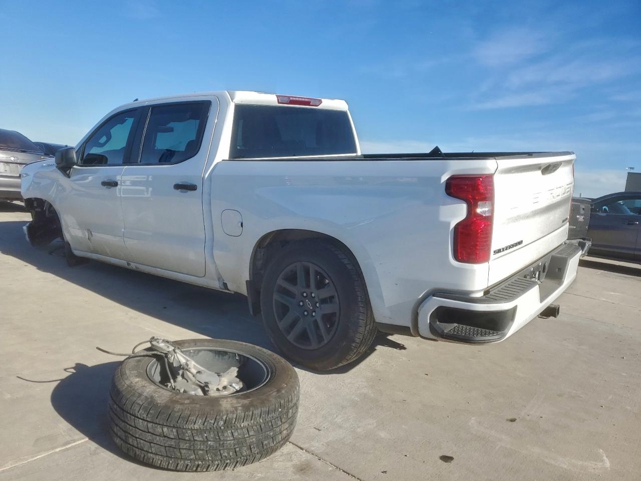 2025 CHEVROLET SILVERADO C1500 CUSTOM photo 2