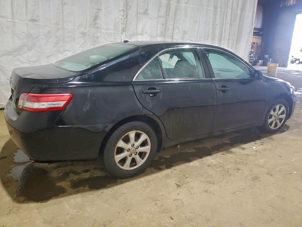 2011 TOYOTA CAMRY BASE photo 3