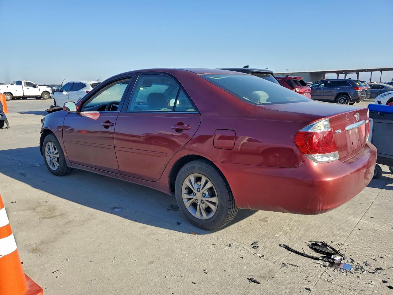 2005 TOYOTA CAMRY LE photo 2