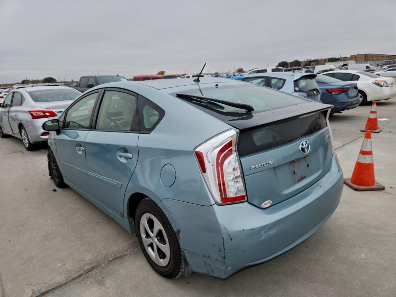 2014 TOYOTA PRIUS photo 2