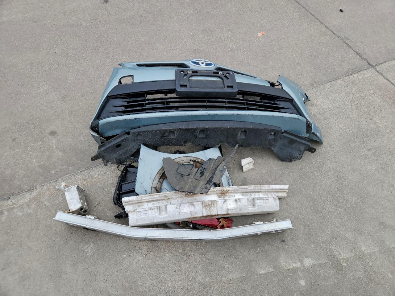 2014 TOYOTA PRIUS photo 12
