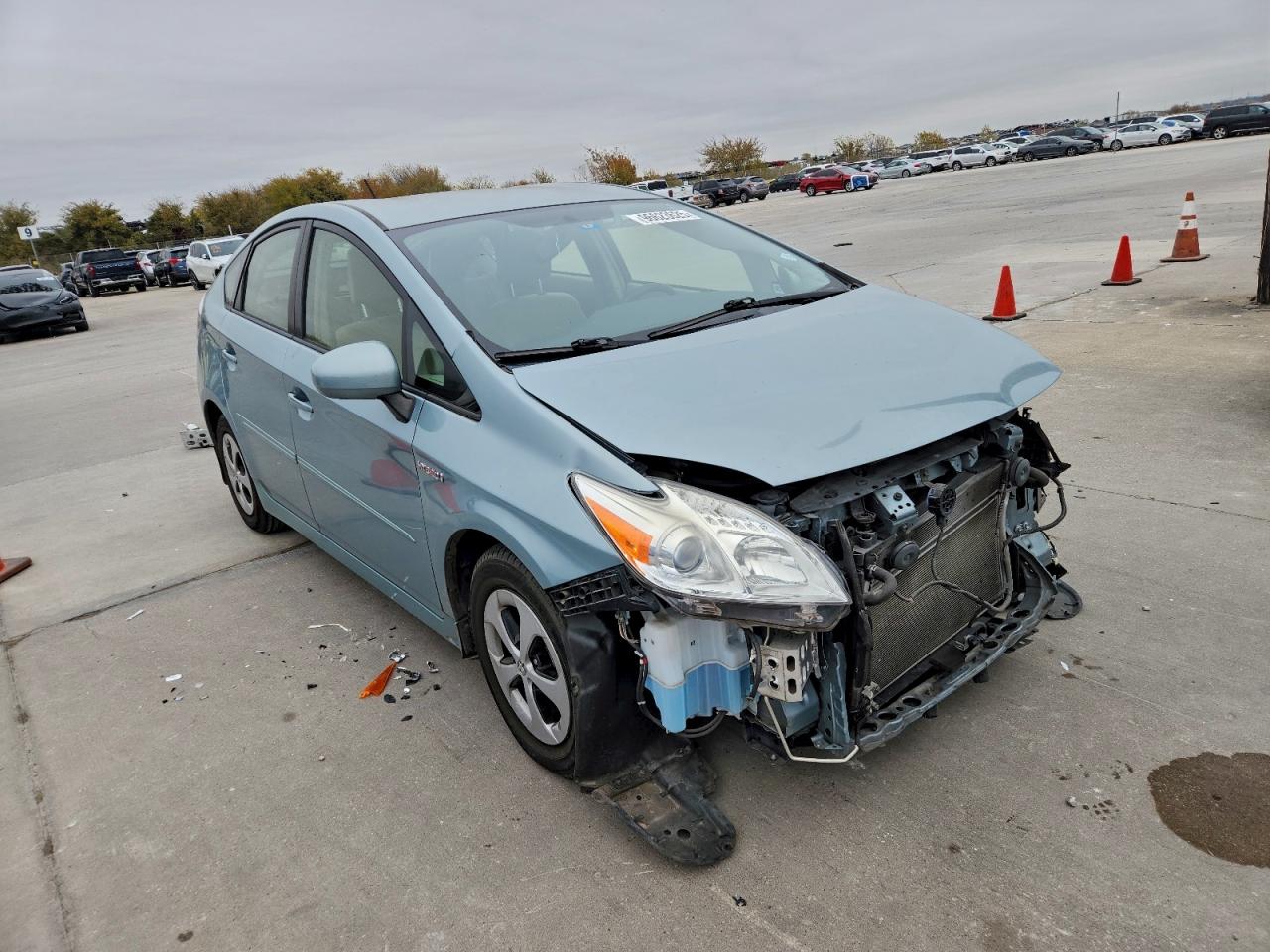 2014 TOYOTA PRIUS photo 4
