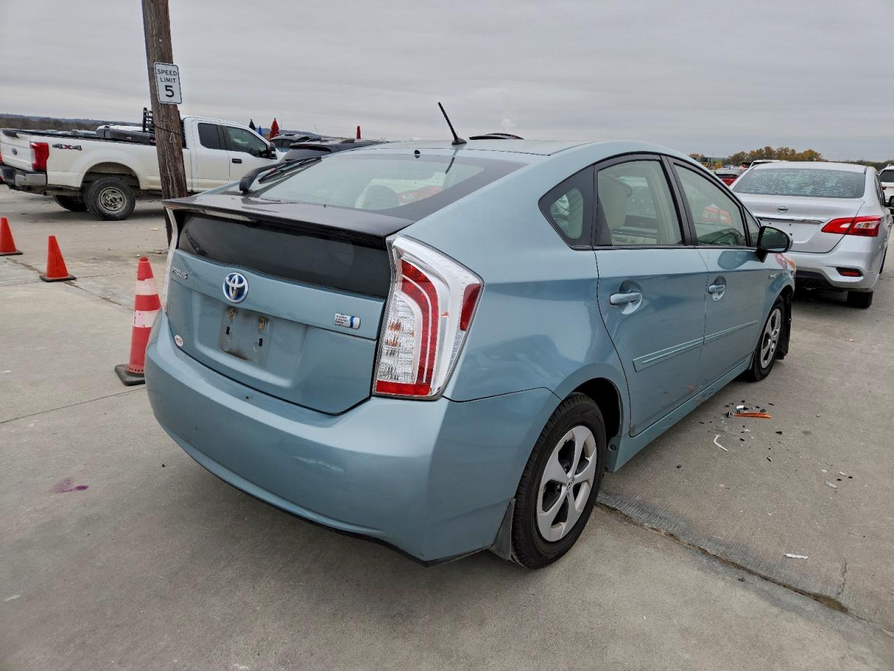 2014 TOYOTA PRIUS photo 3