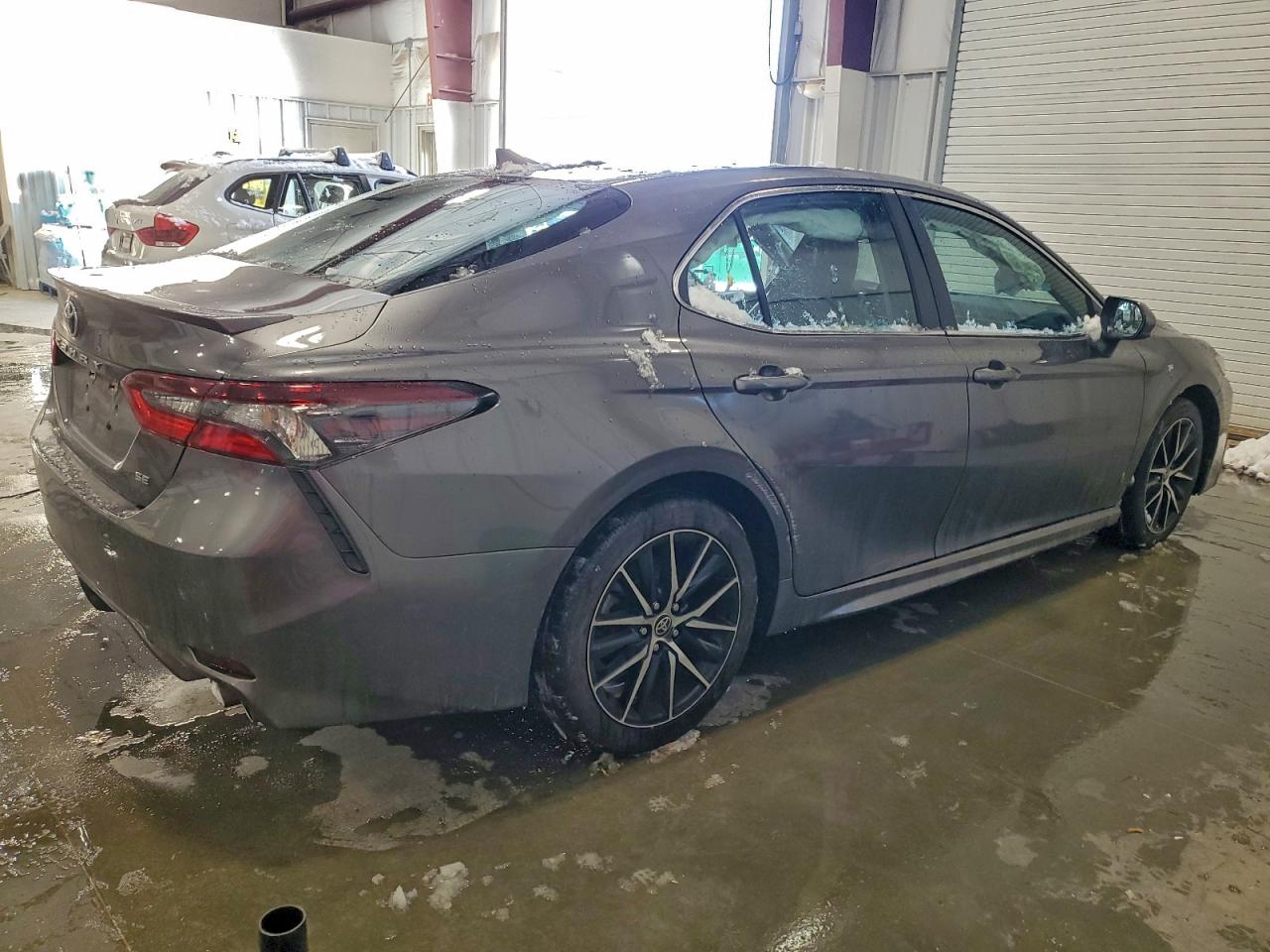 2021 TOYOTA CAMRY SE photo 3