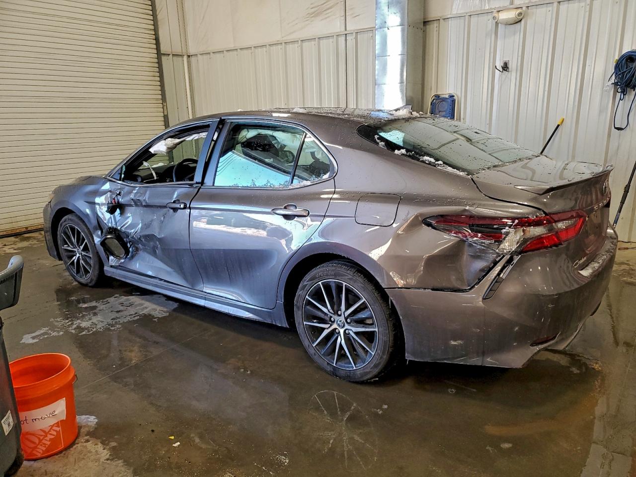 2021 TOYOTA CAMRY SE photo 2