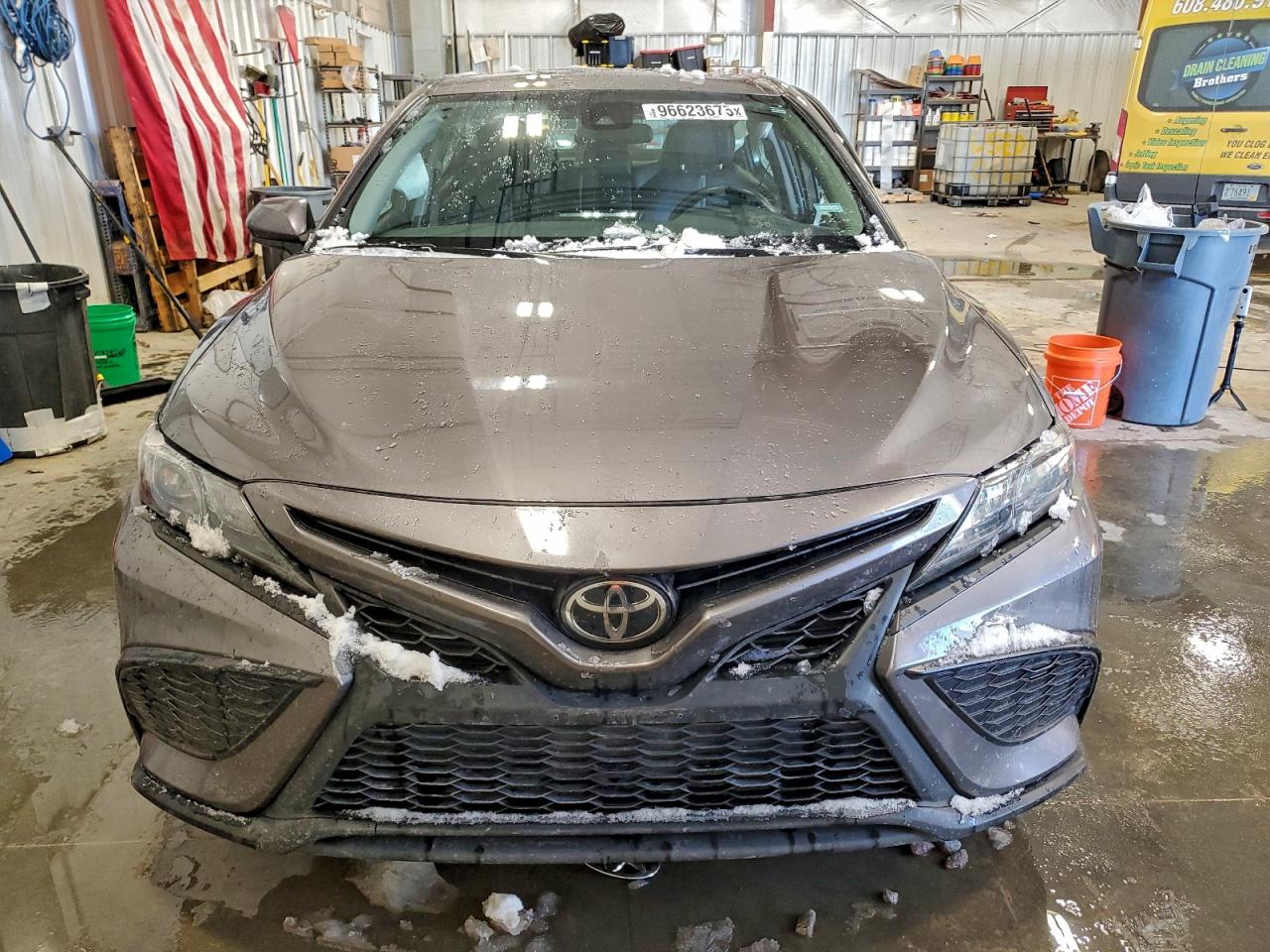 2021 TOYOTA CAMRY SE photo 5