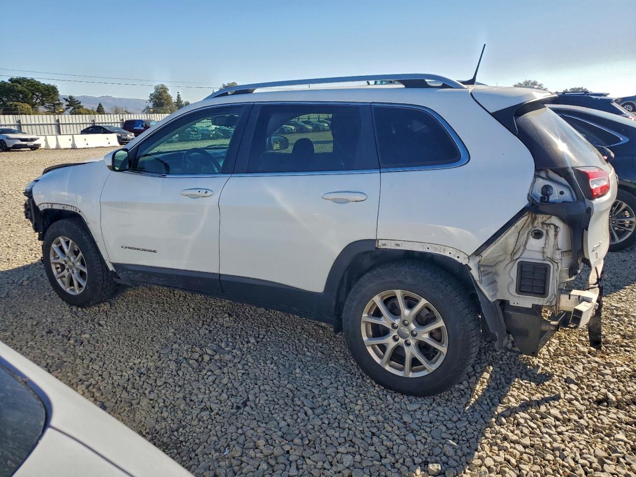 2017 JEEP CHEROKEE LATITUDE photo 2