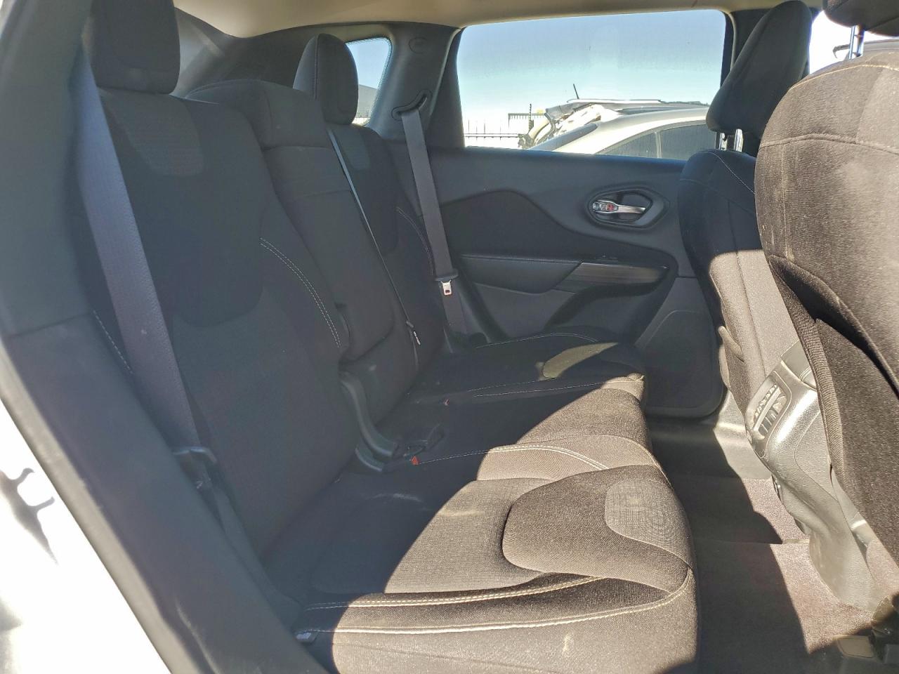 2017 JEEP CHEROKEE LATITUDE photo 11