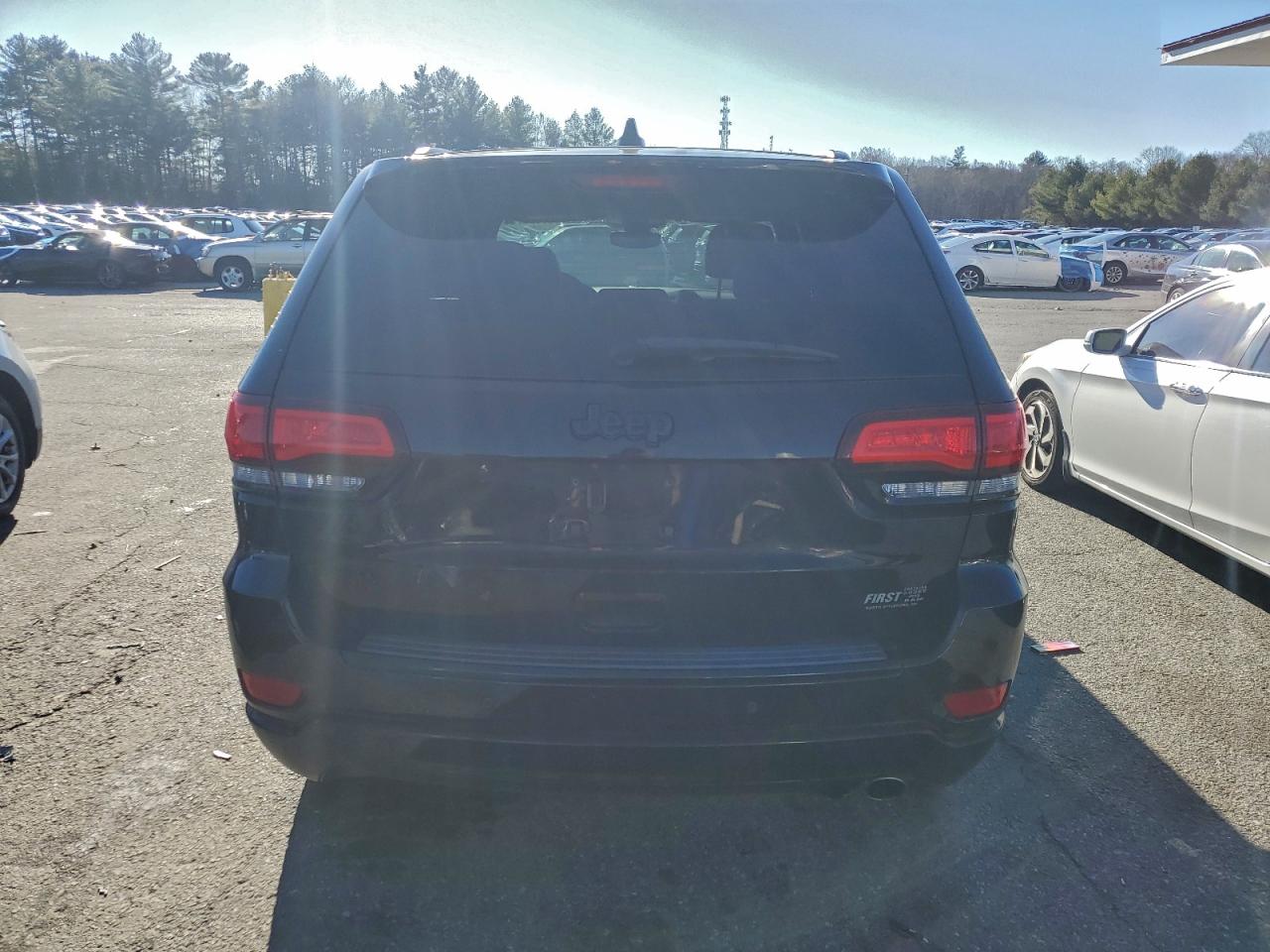 2018 JEEP GRAND CHEROKEE LAREDO photo 6