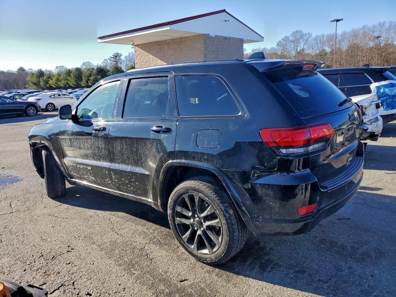 2018 JEEP GRAND CHEROKEE LAREDO photo 2
