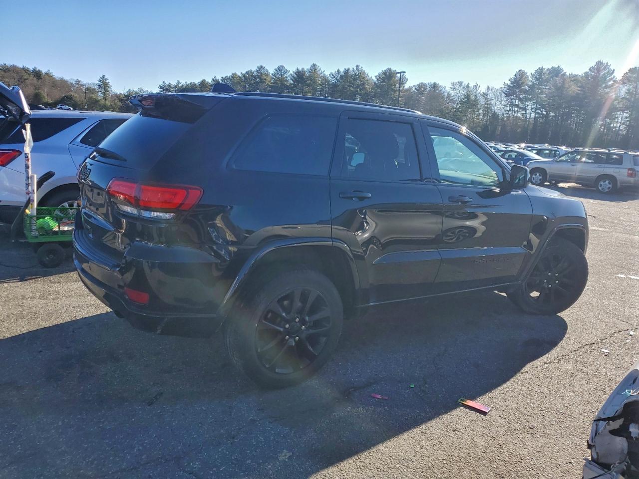 2018 JEEP GRAND CHEROKEE LAREDO photo 3