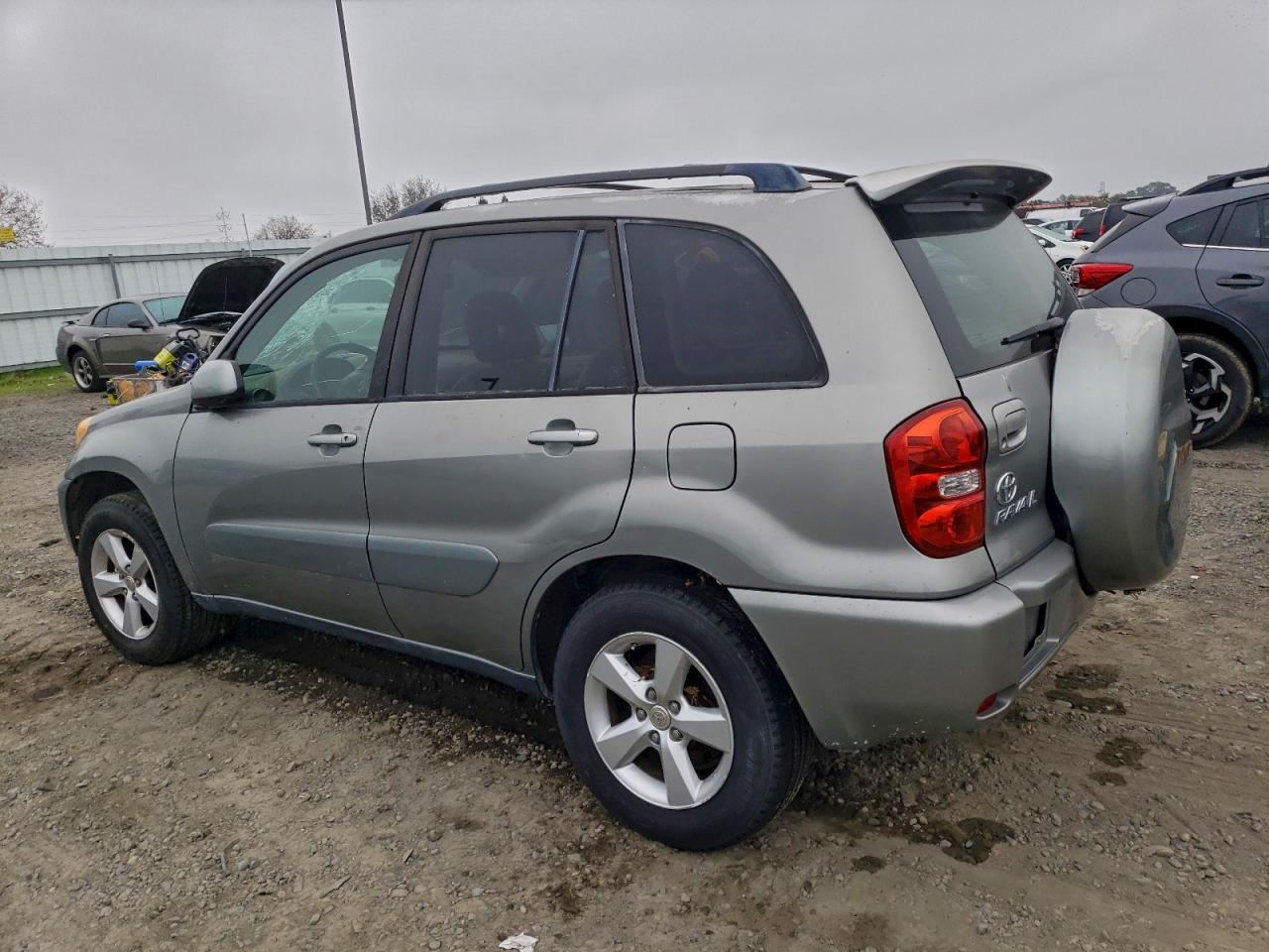 2004 TOYOTA RAV4 photo 2