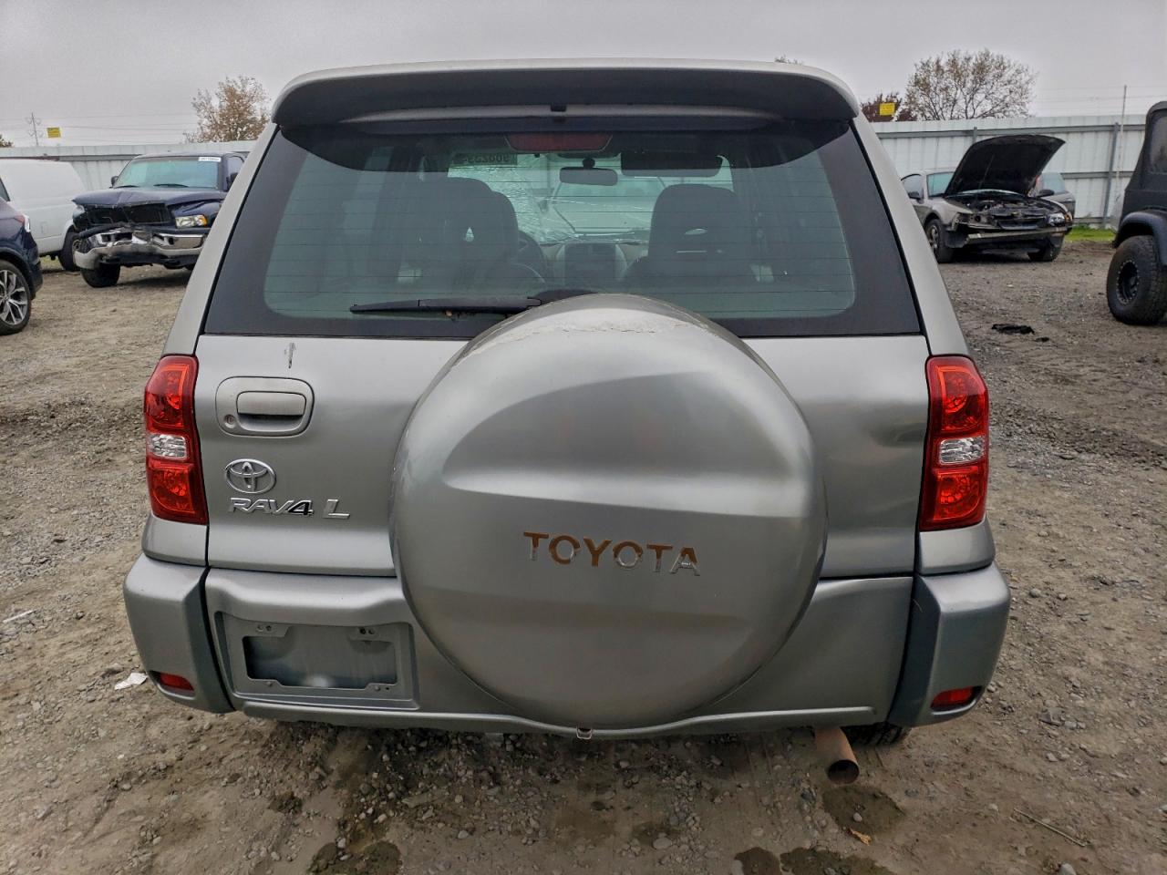 2004 TOYOTA RAV4 photo 6