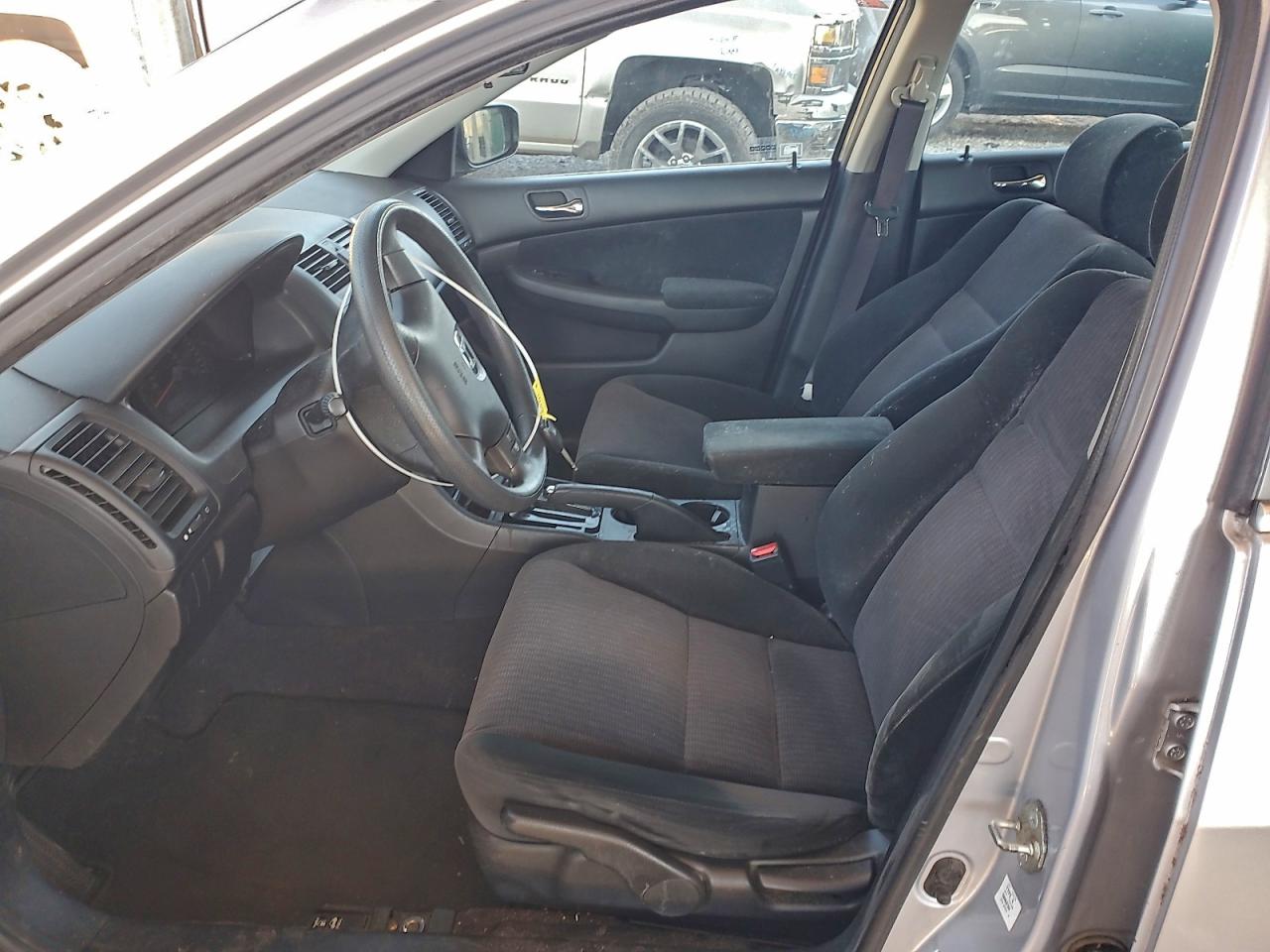 2004 HONDA ACCORD LX photo 7