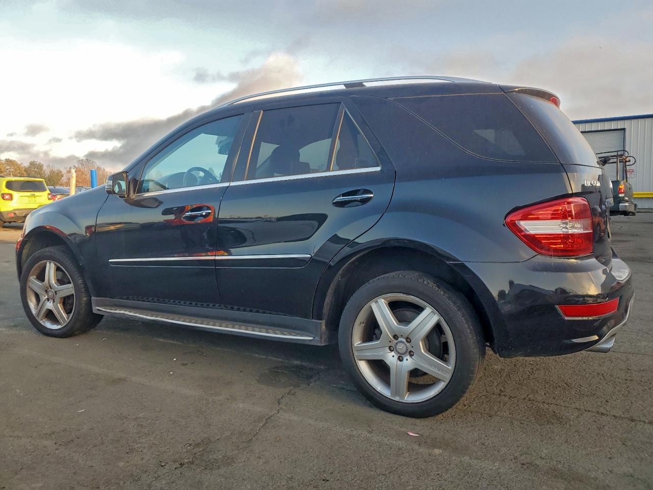 2011 MERCEDES-BENZ ML 550 4MATIC photo 2