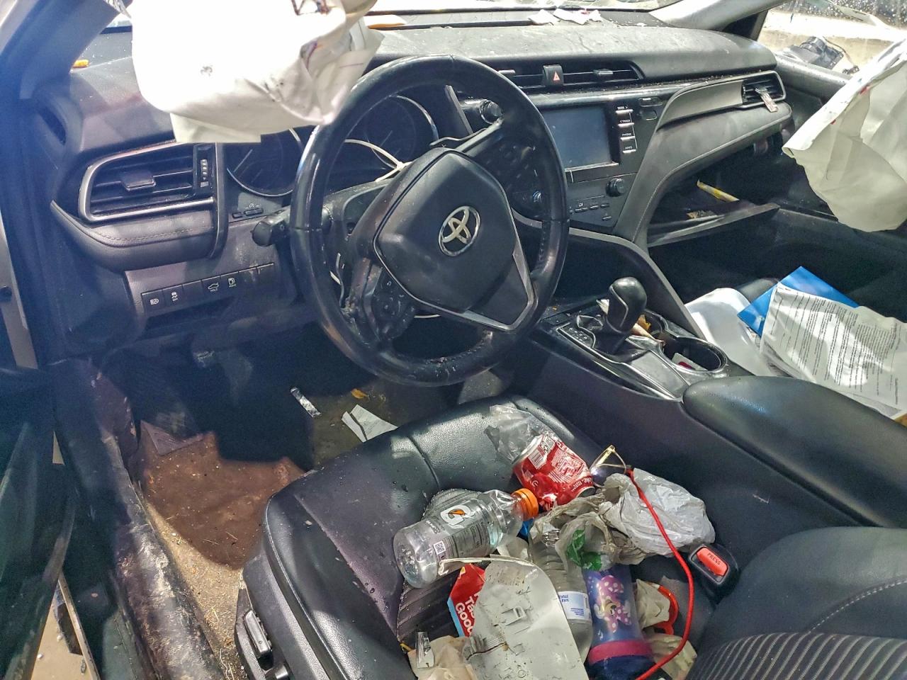2019 TOYOTA CAMRY SE photo 8