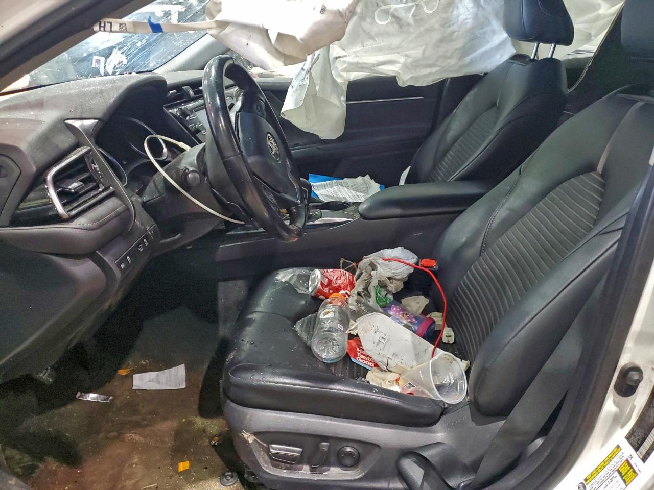 2019 TOYOTA CAMRY SE photo 7