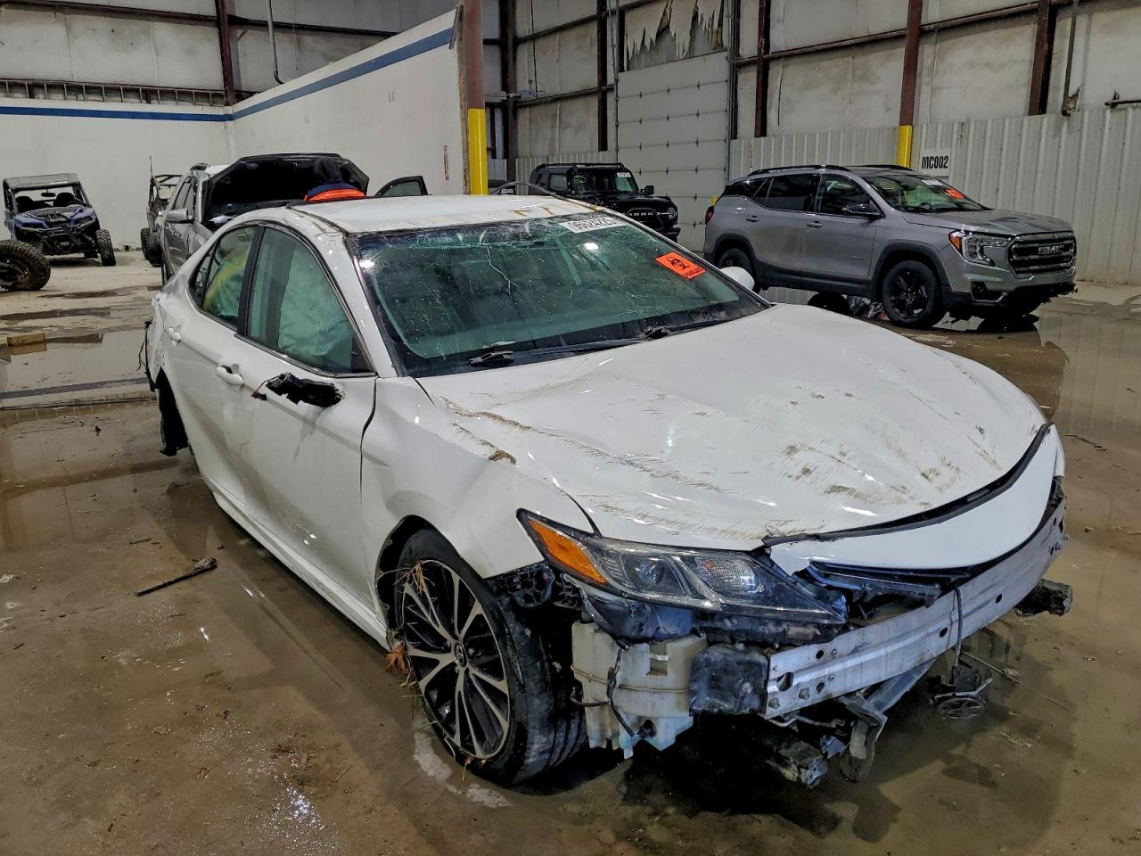2019 TOYOTA CAMRY SE photo 4