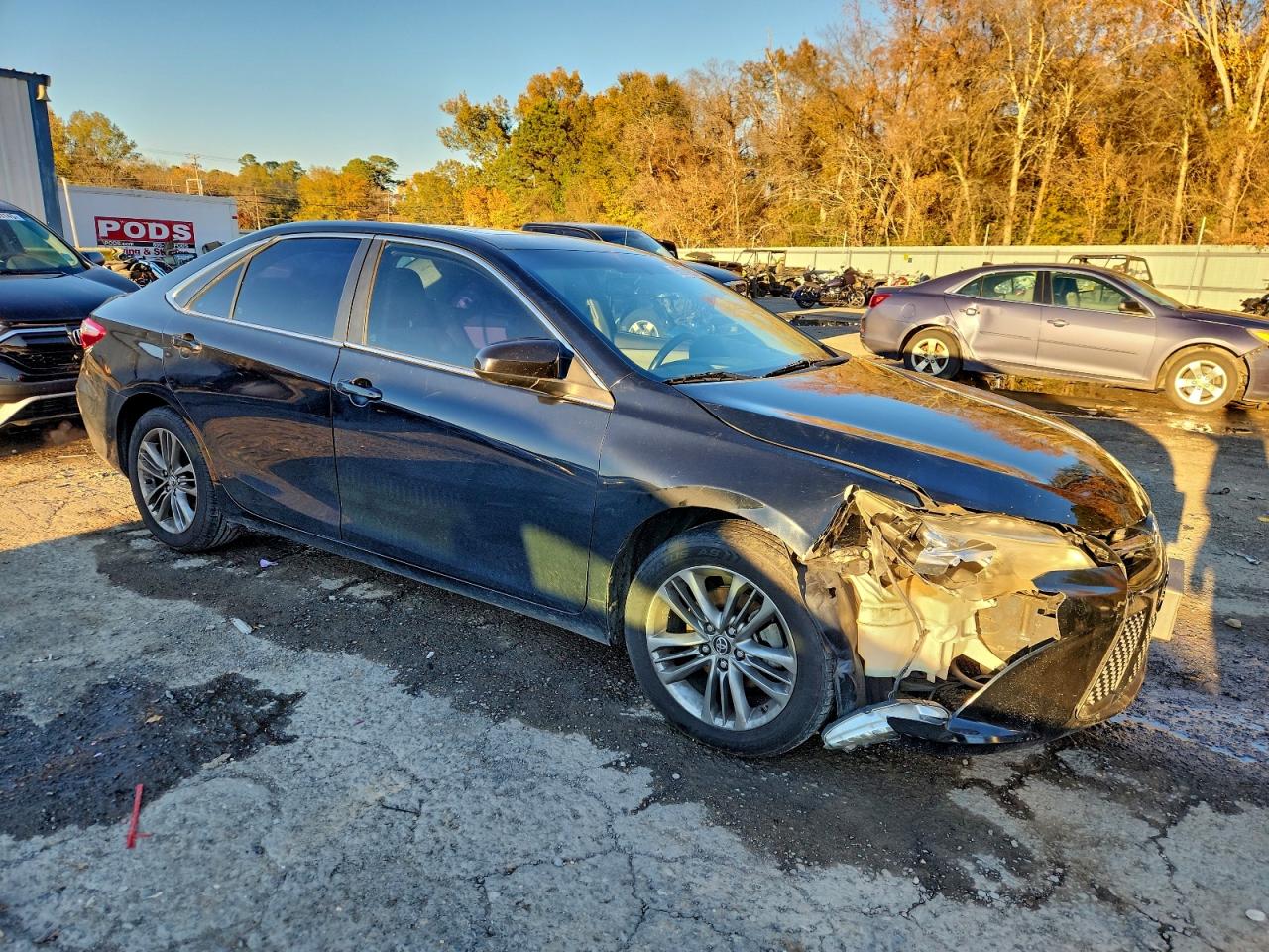 2016 TOYOTA CAMRY LE photo 4
