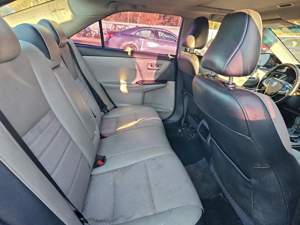 2016 TOYOTA CAMRY LE photo 10