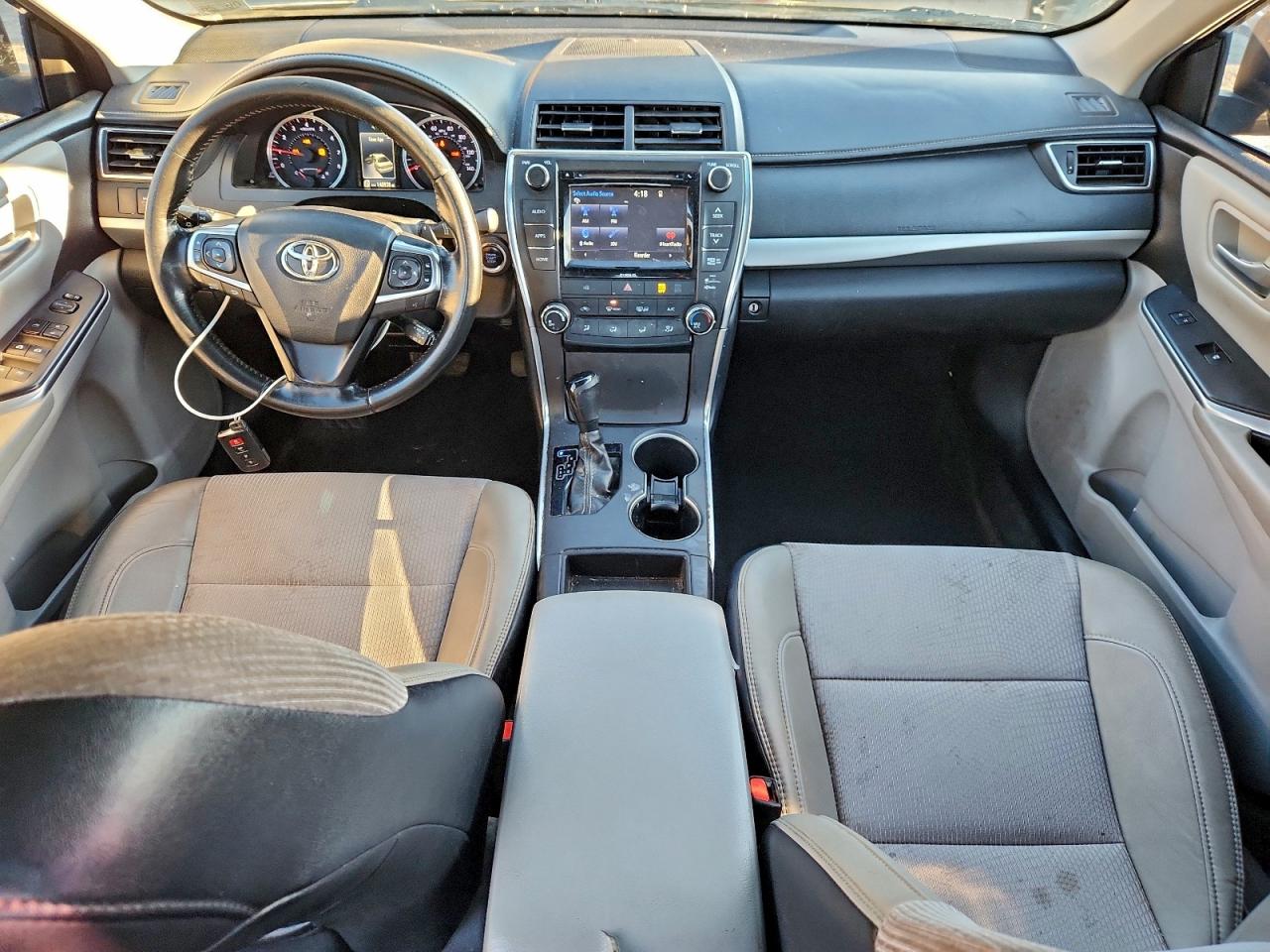 2016 TOYOTA CAMRY LE photo 8