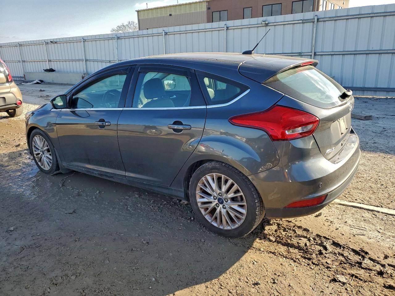2017 FORD FOCUS TITANIUM photo 2