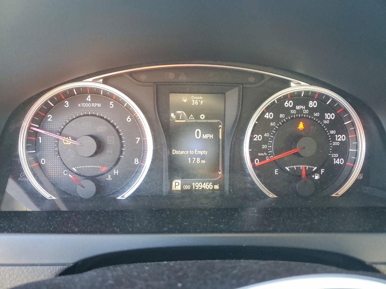2015 TOYOTA CAMRY LE photo 9