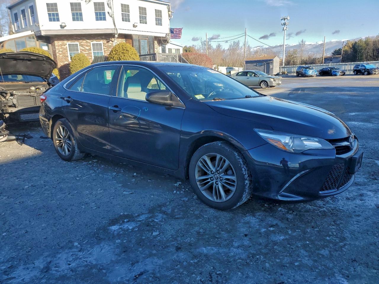 2015 TOYOTA CAMRY LE photo 4