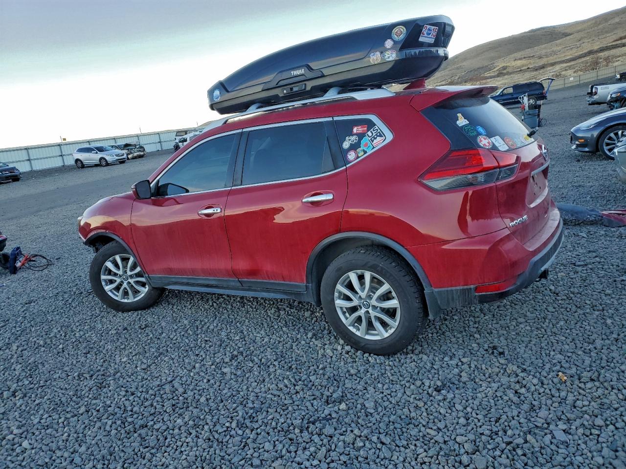 2017 NISSAN ROGUE SV photo 2
