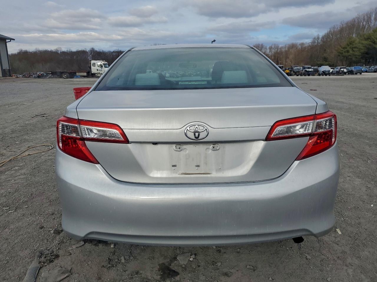 2014 TOYOTA CAMRY L photo 6