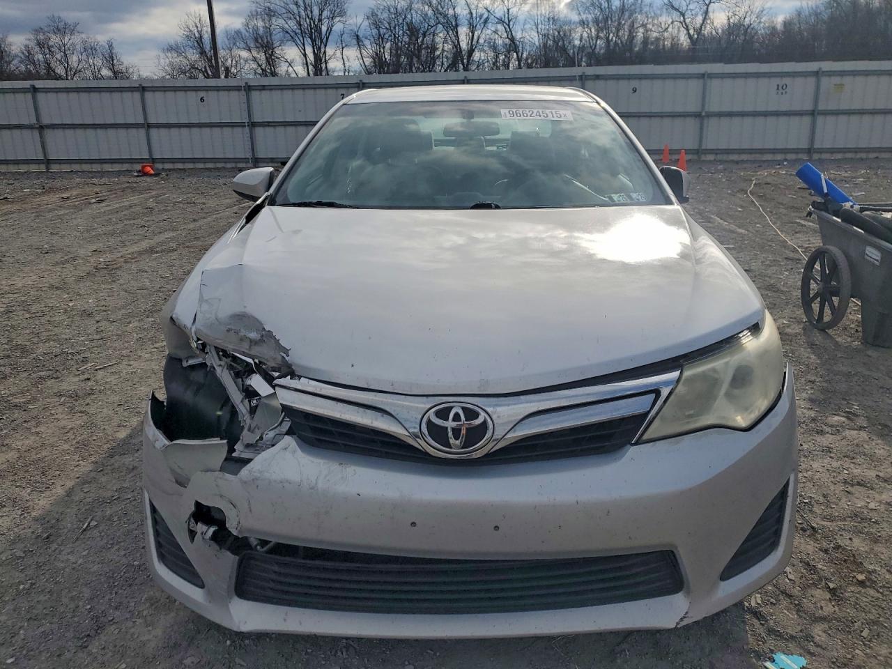 2014 TOYOTA CAMRY L photo 5