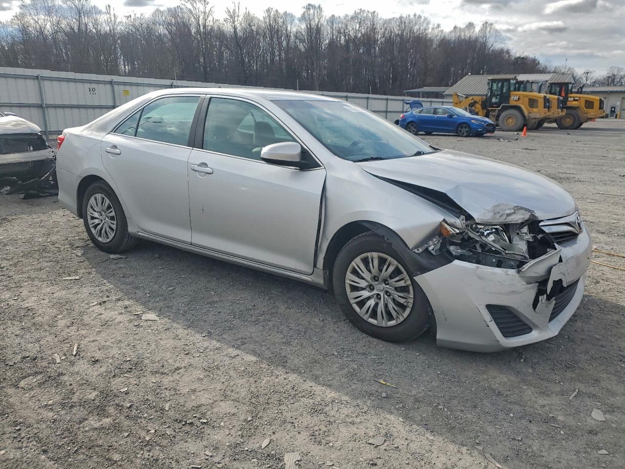 2014 TOYOTA CAMRY L photo 4