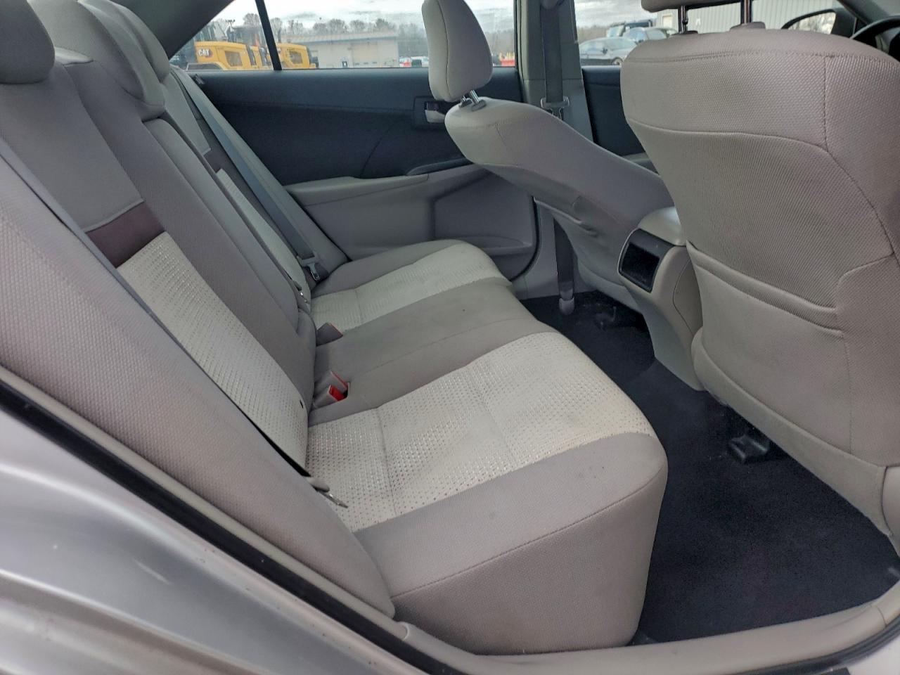 2014 TOYOTA CAMRY L photo 10