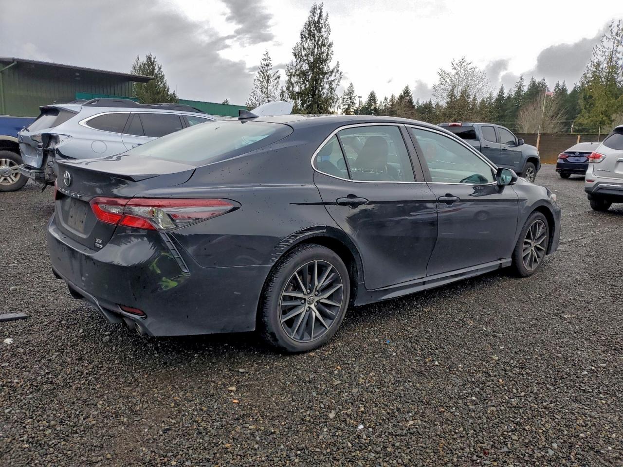 2021 TOYOTA CAMRY SE photo 3