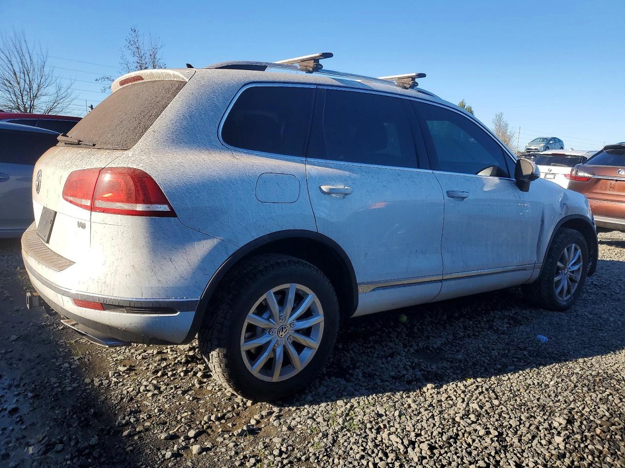 2016 VOLKSWAGEN TOUAREG SPORT photo 3