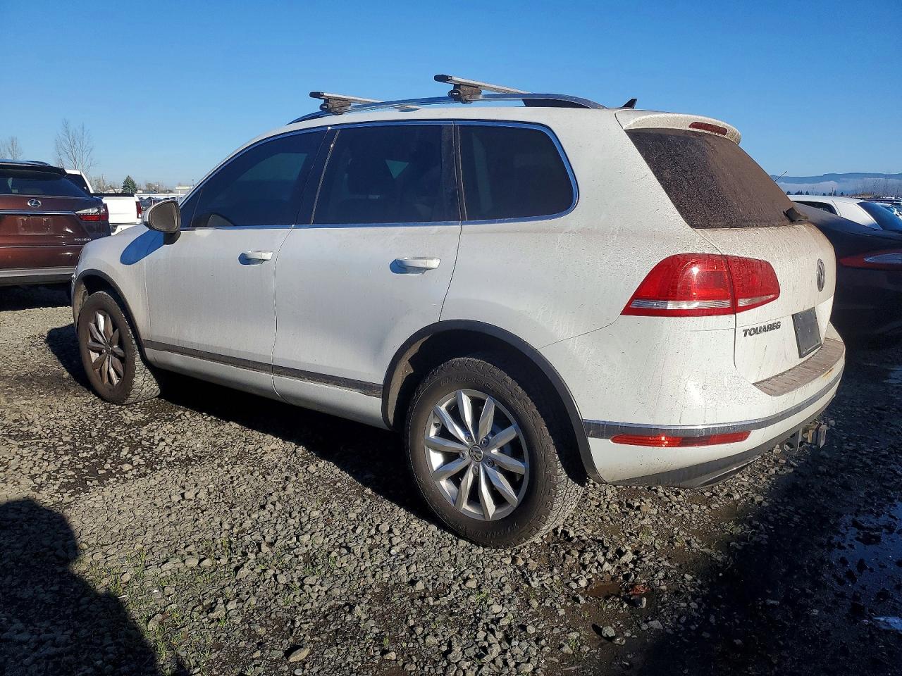 2016 VOLKSWAGEN TOUAREG SPORT photo 2