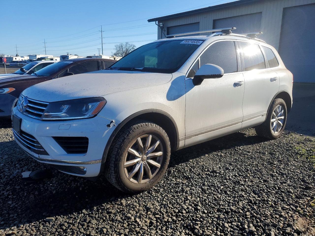 2016 VOLKSWAGEN TOUAREG