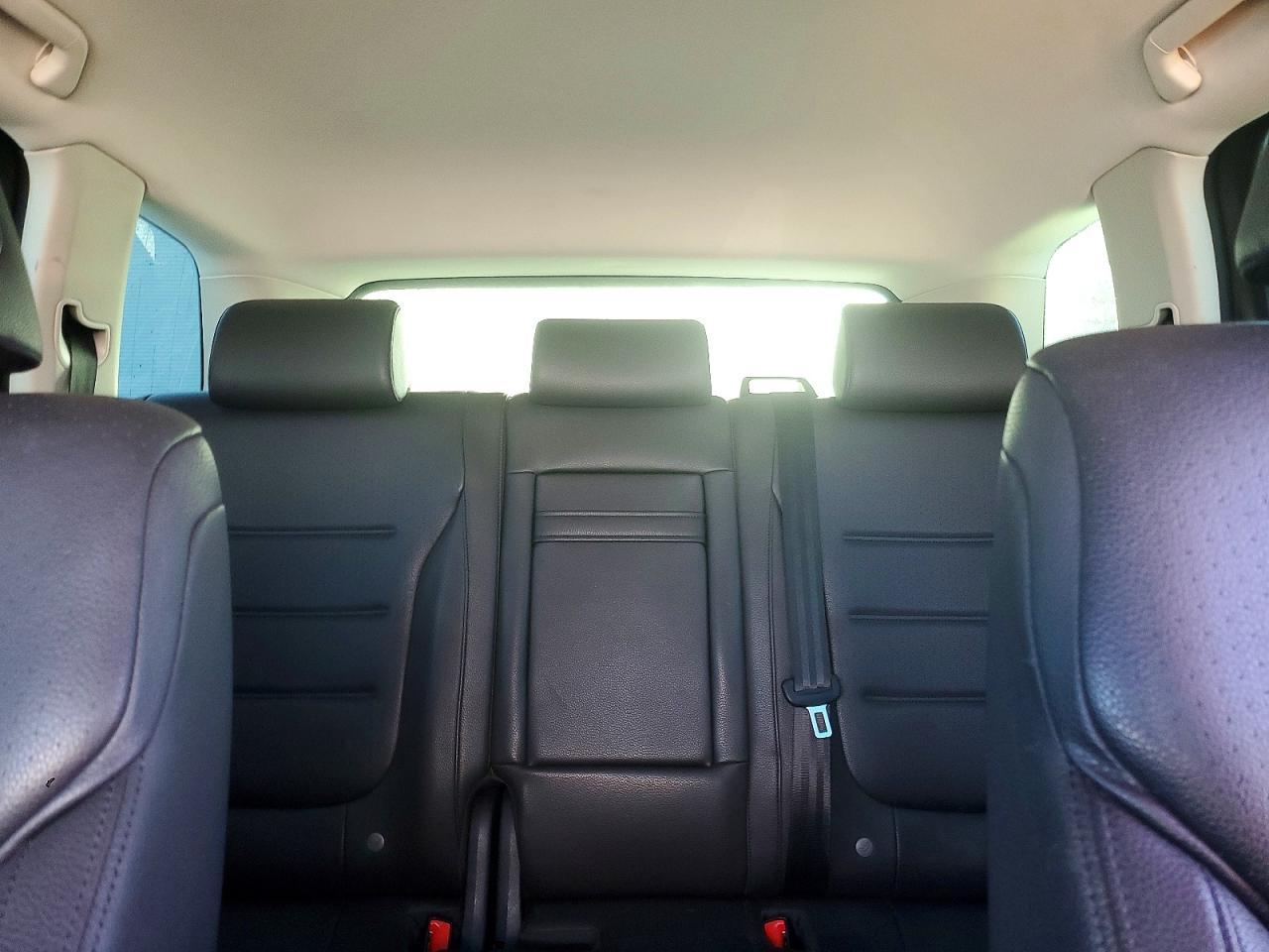 2016 VOLKSWAGEN TOUAREG SPORT photo 10