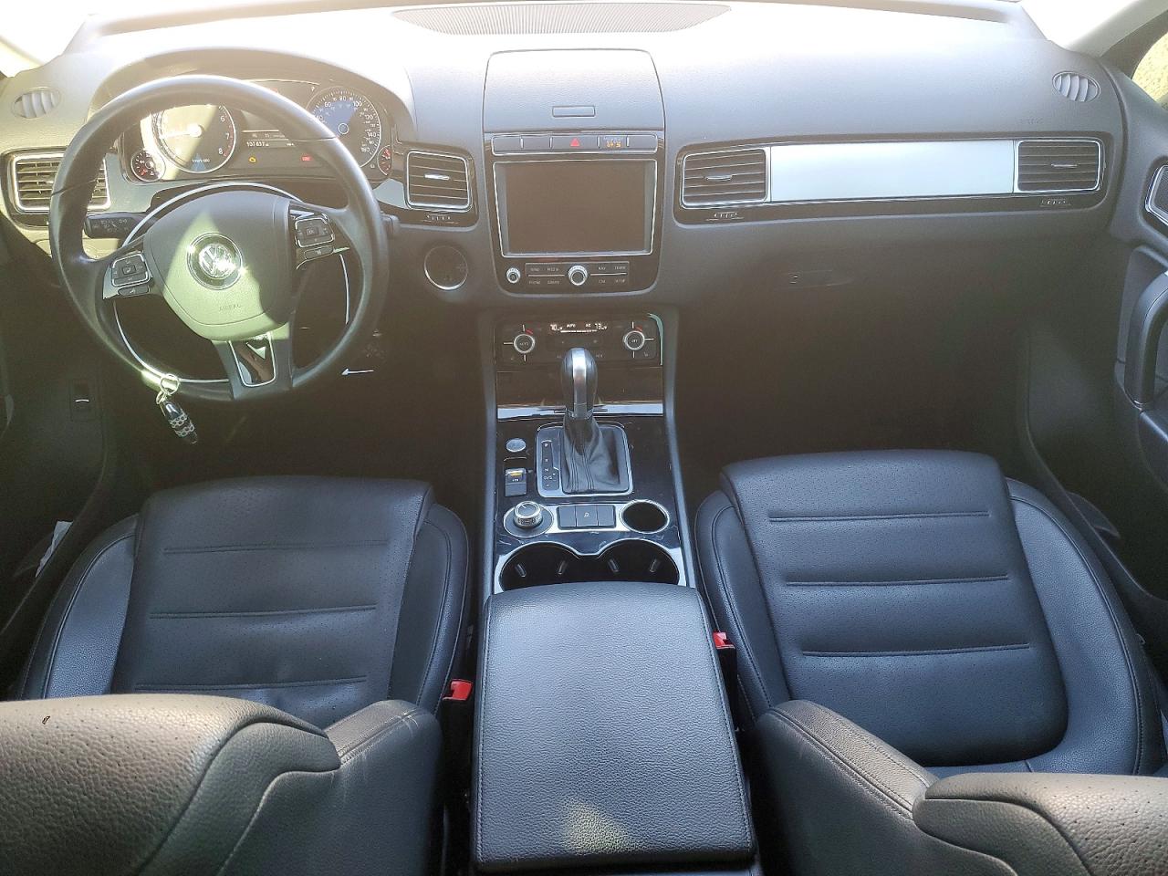 2016 VOLKSWAGEN TOUAREG SPORT photo 8