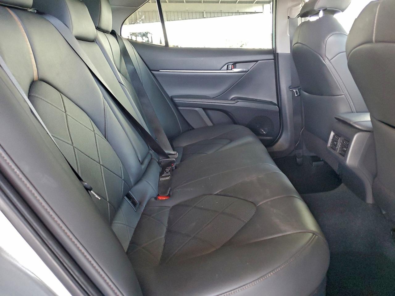 2019 TOYOTA CAMRY HYBRID photo 10