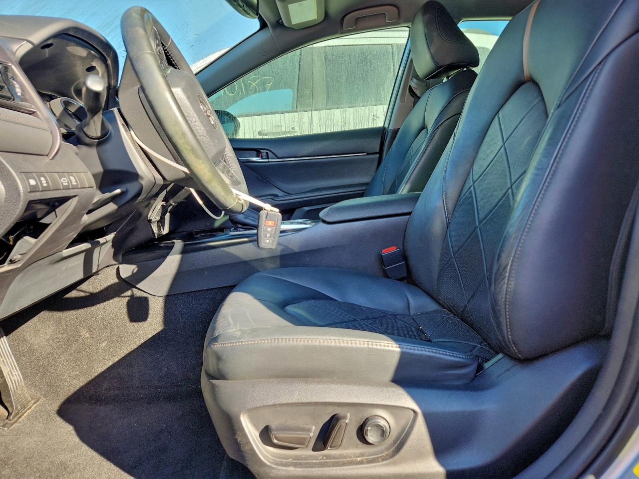 2019 TOYOTA CAMRY HYBRID photo 7