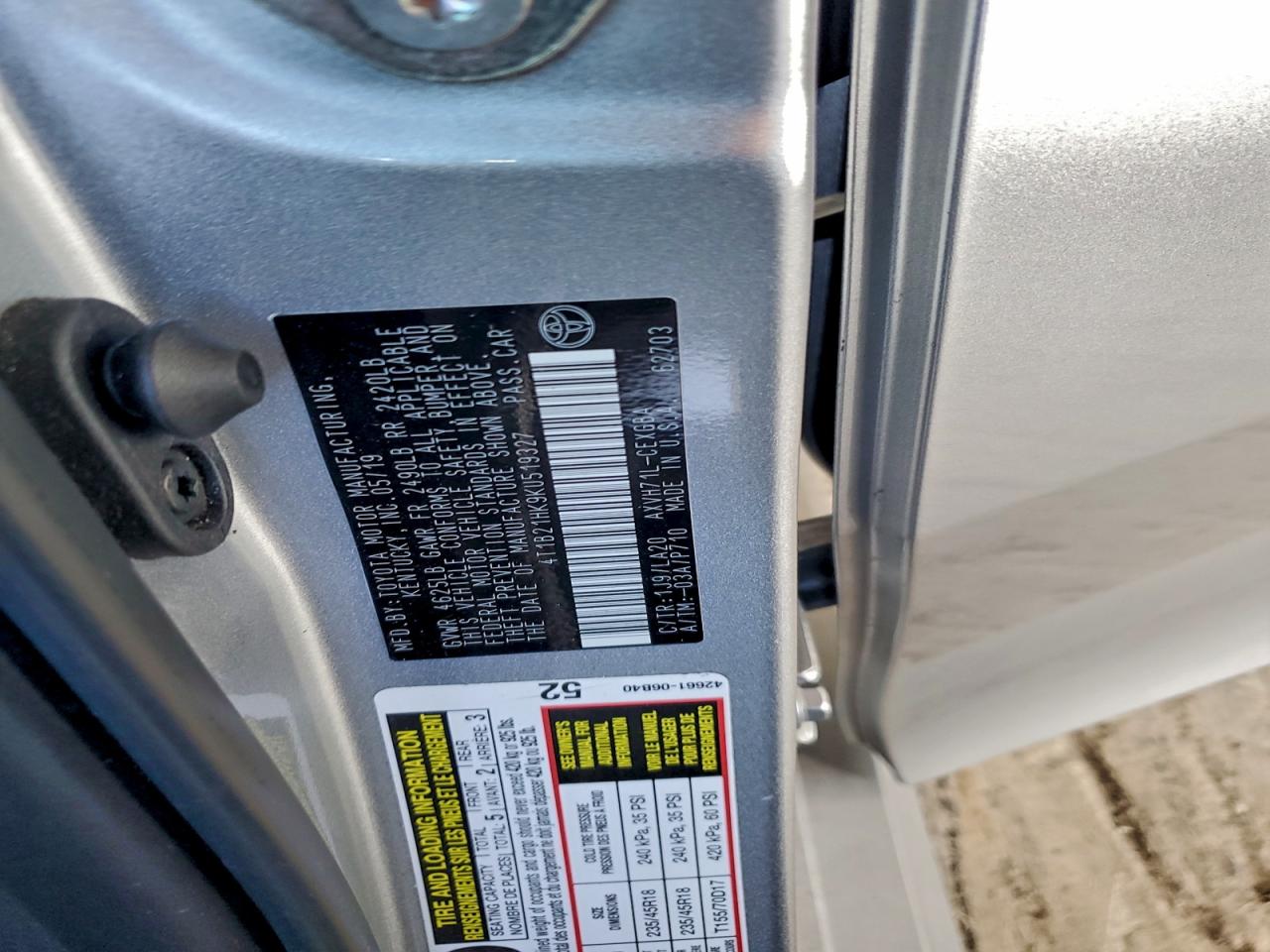 2019 TOYOTA CAMRY HYBRID photo 12