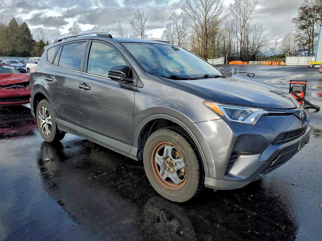 2017 TOYOTA RAV4 LE photo 4