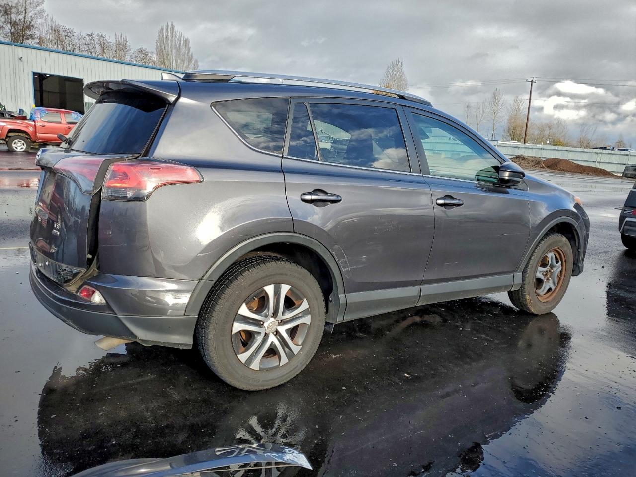 2017 TOYOTA RAV4 LE photo 3