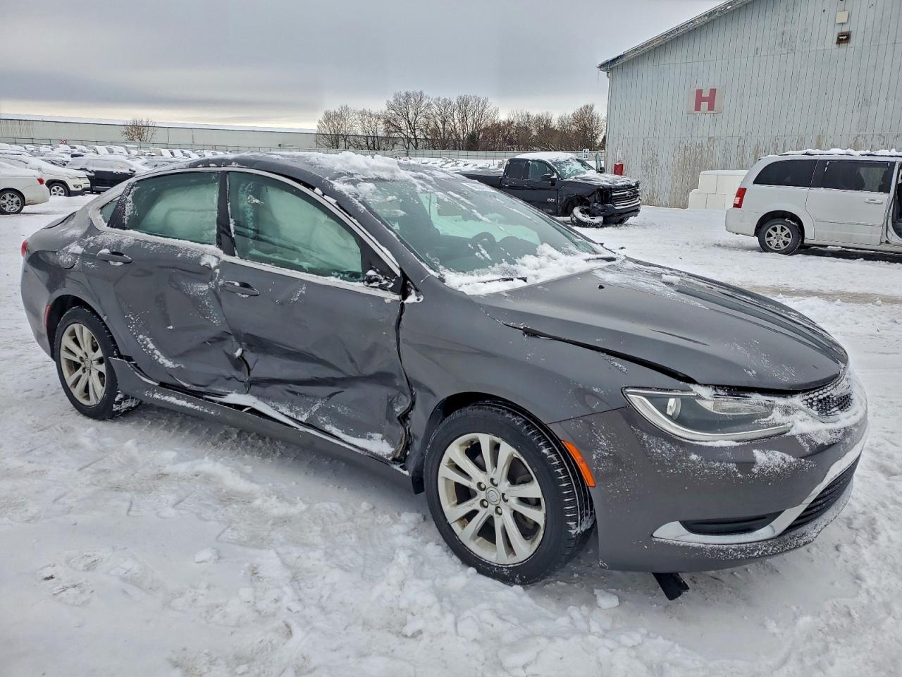 2015 CHRYSLER 200 LIMITED photo 4
